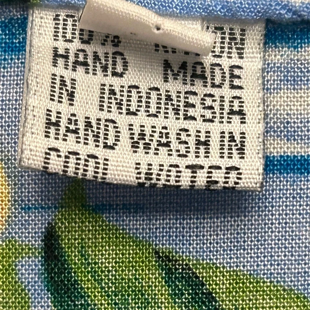 Rum Jungle Hawaiian Shirt. Made in Indonesia. Hibiscus flower/ocean print. XL